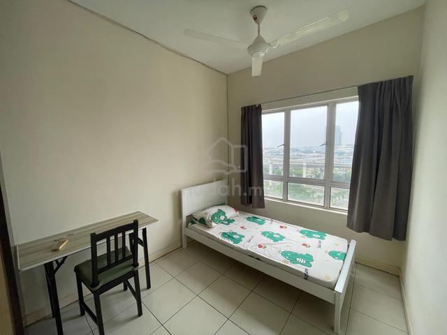 Cova Villa Condo Kota Damansara Female Medium AC Room F/F Near MRT 1