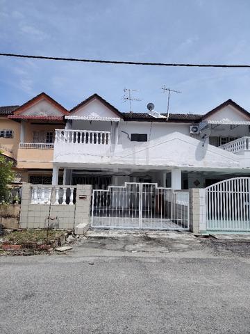 Double Storey House facing glassland 1