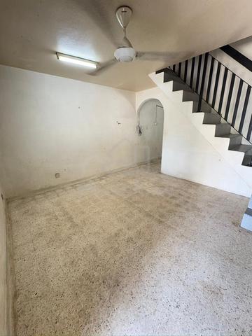 Shah Alam Seksyen 18 2 Sty House For Rent, Rumah Shah Alam Disewa, LRT 1