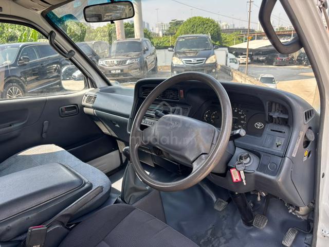 2005 Toyota HIACE 3.0(M) - 4