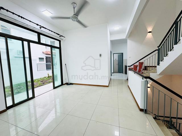 Below Market Horizon Hills @ The Gateways Cluster 2.5 Storey House 1