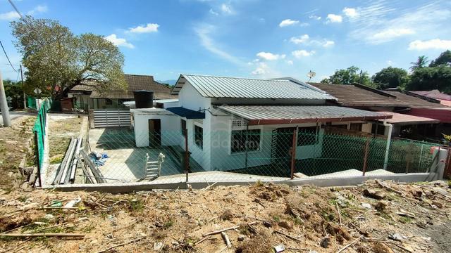 Taman South East Single Storey Corner New Paint Near Layang Layang 1