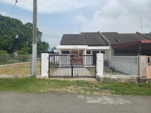 Rumah Corner Lot Tanah Luas Untuk Di Sewa - Kluang 1