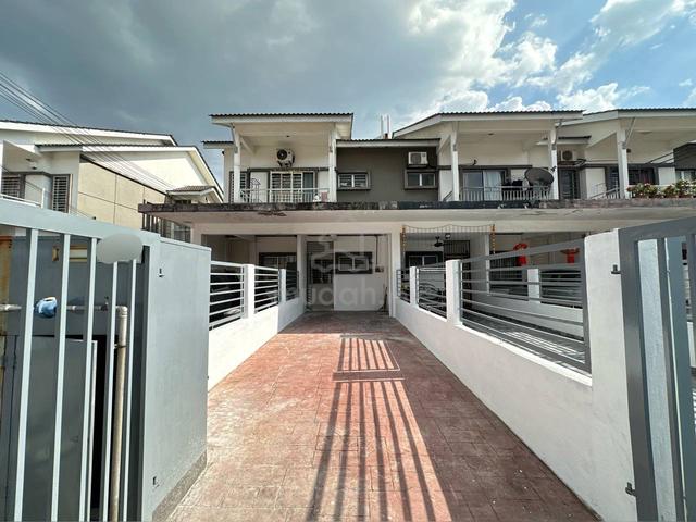 End Lot , Townhouse at The Lake Residence 1