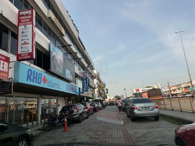 Balakong, Batu 11 Cheras, Facing Main Road, Same Road With Bank, MRT 1