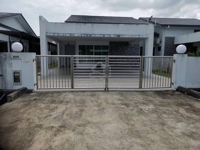 Miri South Lake Semi D House Lady Room for Rent. 1