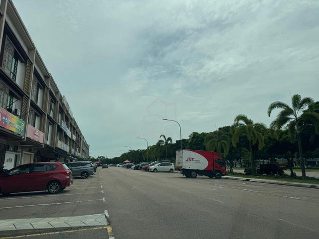 Bandar Cemerlang/3 sty corner/Limited Unit/Tenantd/Facing Road 1