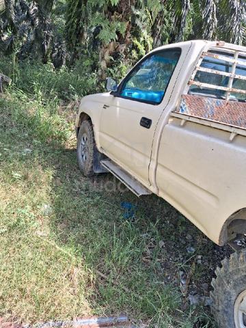 2003 Toyota HILUX 2.8 MY00 LN166R (M) - 3