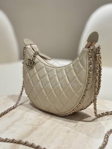 Chanel Moon Light Beige Quilted Lambskin - photo 3 of 4