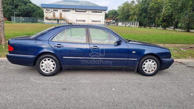 Mercedes Benz E230 CLASSIC (CKD) 2.3 (A) - 5