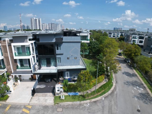 Elite Living: 4-Stry Corner Villa @ Reflexion Puchong, Pool & Rooftop 1