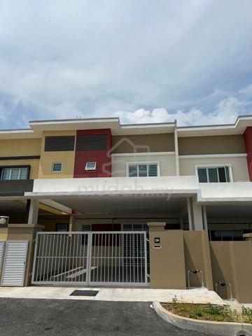 Teres 2 tingkat untuk disewa di Taman Bakti YNS Nilai 1