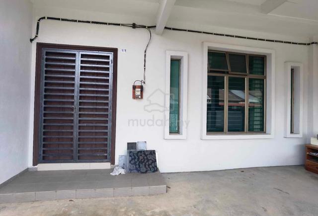 2 storey 24'x70' Terrace Rent unfurnished Near Lotus Cheng Melaka 1
