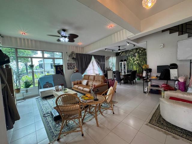 Horizon Hills Double Storey Terrace Corner Renovated Good Condition 1