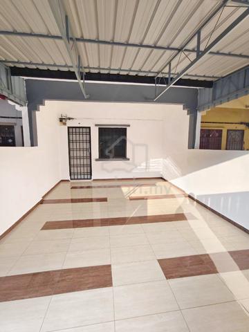 Jalan Bukit Flora 7, Taman Bukit Flora, Batu Pahat, Double Low Cost 1