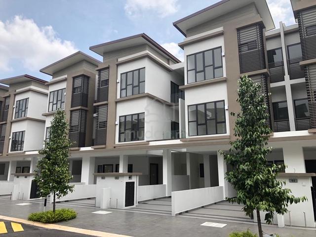 [Townvilla upper unit] nice spacious unit, N'dira 16 sierra, Puchong 1