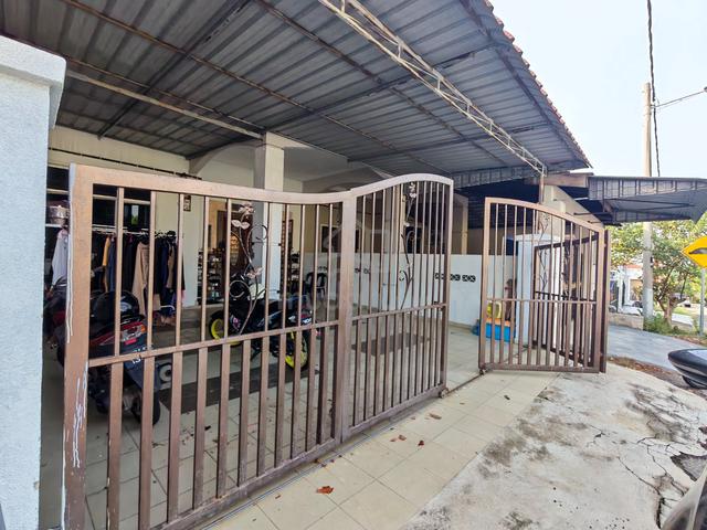 Rumah teres fully renovation furnished durian tunggal melaka 1