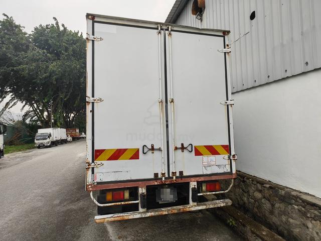 ISUZU NPR70LY 2015 BDM 5000 kg 1 OWNER - photo 2 of 6