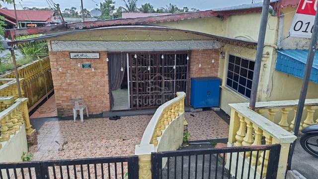 Renggam - Murah - Corner Lot, 5 bilik, 3 bilik air, fully renovated 1