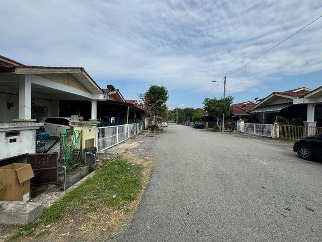 Taman Ixora Bandar Baru Salak Tinggi Single Storey Terrace 1