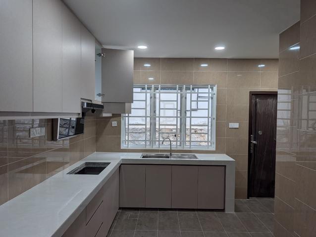 Rumah Cantik 2 Tingkat, USJ 3 1