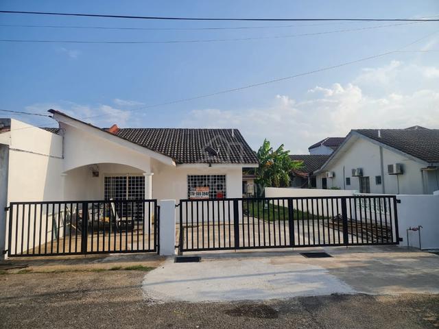 Renovated Single-Storey Semi-D House at Taman Inderapura, Kuantan 1