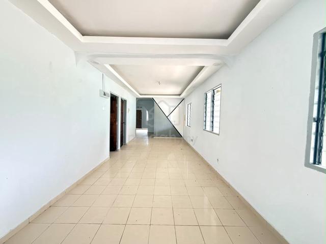 Taman Sri Lambak Kluang Bungalow Renovated Can Full Loan 4 rooms 1
