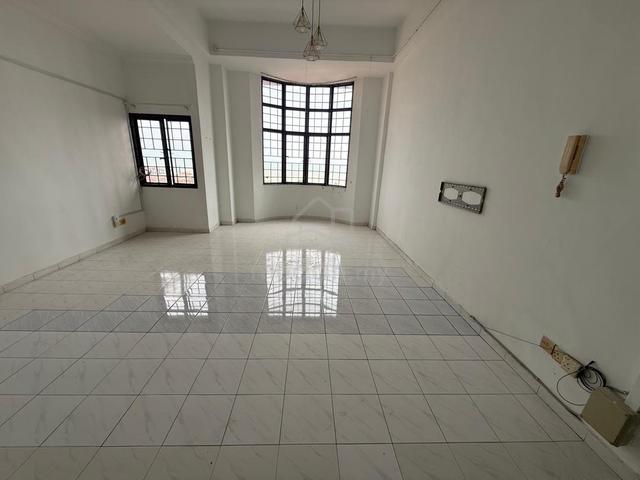 Straits Court Condominium 1