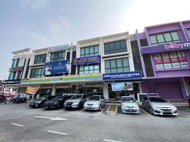 SHOP - BANDAR SERI PUTRA - 2 Adjoining 1