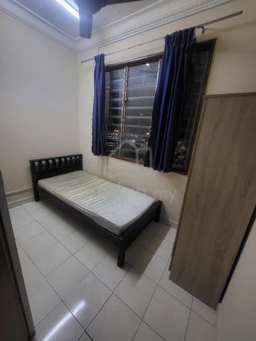 Room For Rent Near LRT Jelatek 1