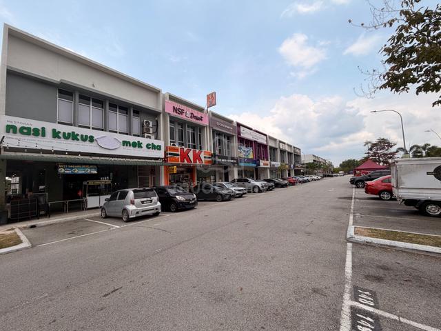 FACING MAINROAD NEAR UITM Shoplot Parkplace Cybersouth Dengkil 1