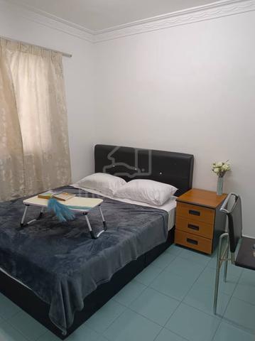 Middle Room near LRT & monorail station - from 15/9/2026 1