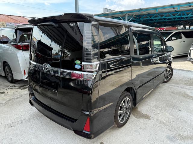 Toyota VOXY 2.0 ZS KIRAMEKI **PROMOTION KAW-KAW** - 2
