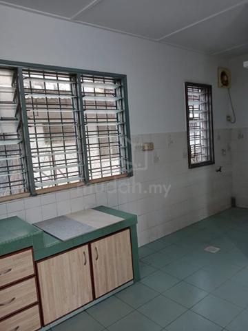 FREEHOLD END LOT USJ 3 | Renovated Family Home Near Top Schools & LRT 1