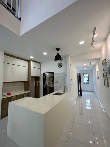 Laman Glenmarie Fully Renovated 3 Sty Golf Course View Superlink Lift 1
