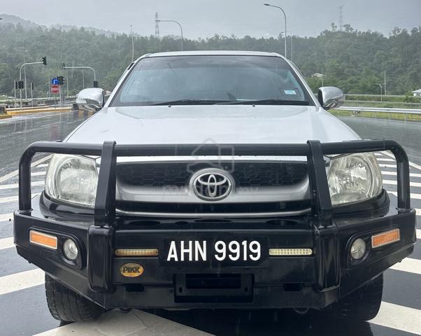 2011 Toyota HILUX 2.5 STD FACELIFT (M) - 1