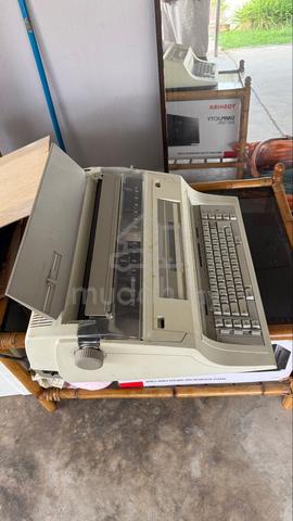 Vintage Electronic Typewriter ABM 830 - photo 2 of 5