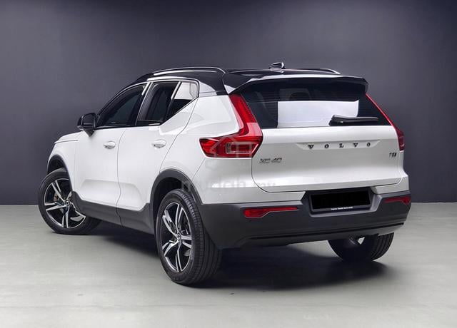 MI-55K 2021 Volvo XC40 2.0 T5 AWD R-DESIGN FSR SUV - 2