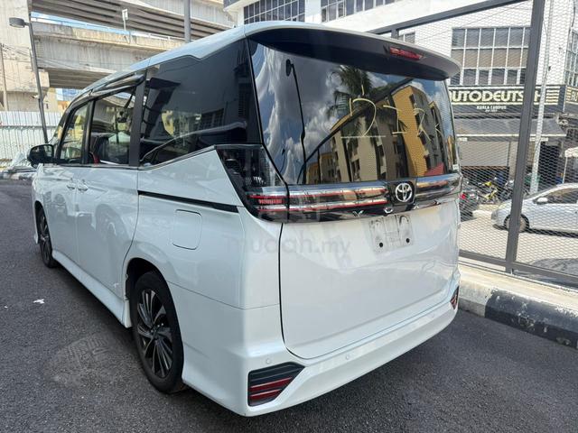 2022 Toyota VOXY 2.0 ZS PRICE wit TAX UNREG - 2