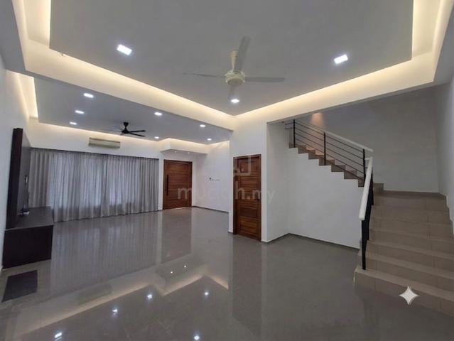Bandar Puteri Puchong Jaya Taman Wawasan 4rooms 4baths near LRT Rent 1