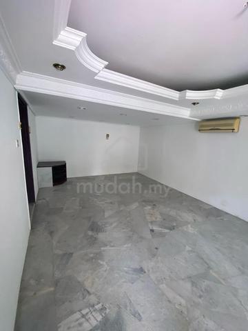 2nhalf storey house @ Gasing Indah, PJ for SALE!!! 1