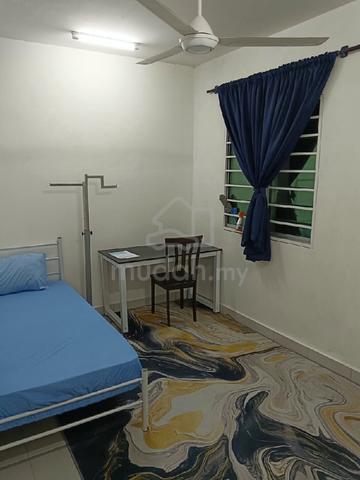 BILIK SEWA LELAKI - view pool + wifi + parking 1