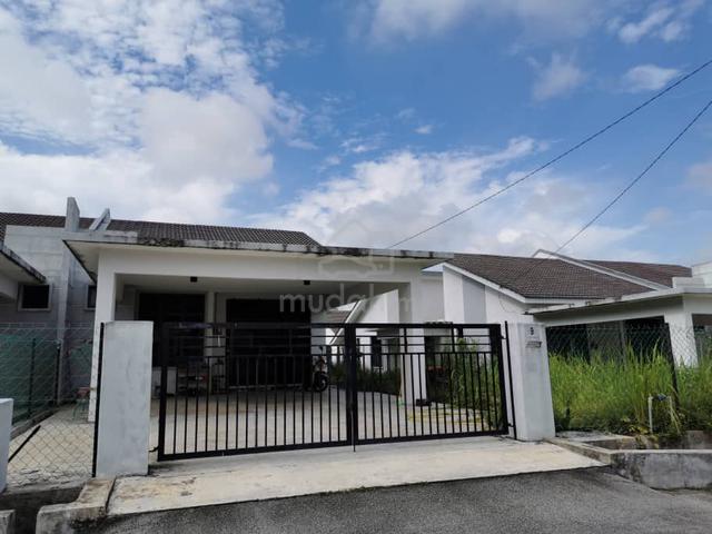 Indera Mahkota Kuantan Semi-D large car porch & Land 1