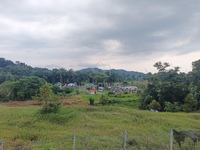 Kuala Kubu Bharu land with Genting View beside road 2