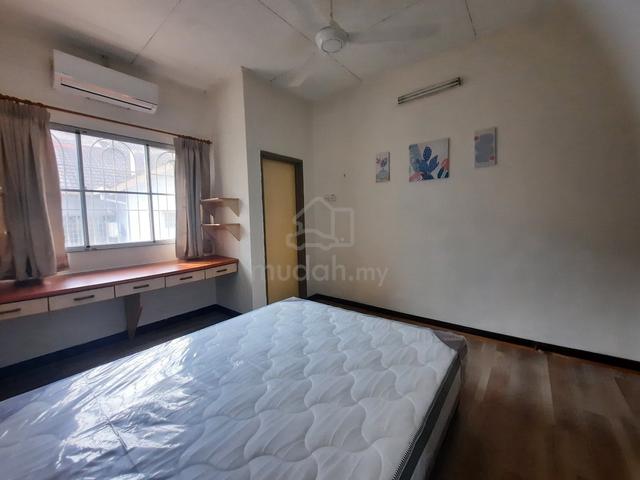 Fully Furnished Kota Kemuning Room for Rent! Near Shops and Bus-Stop! 1