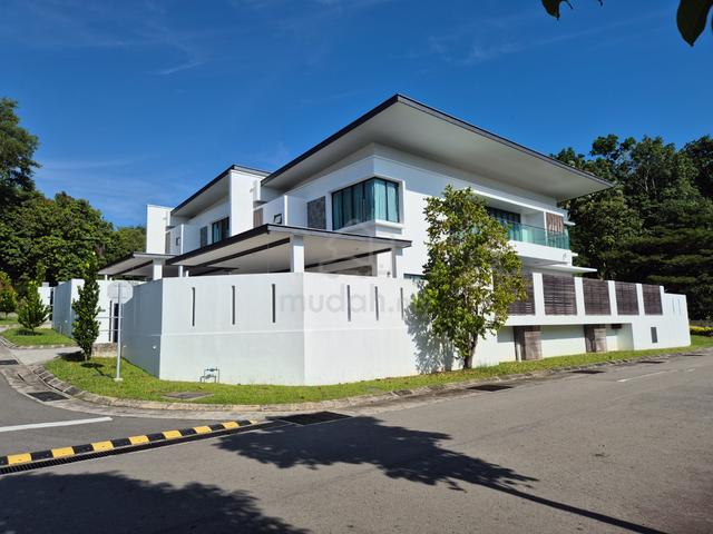 Taman Manikar + pool, gated 1