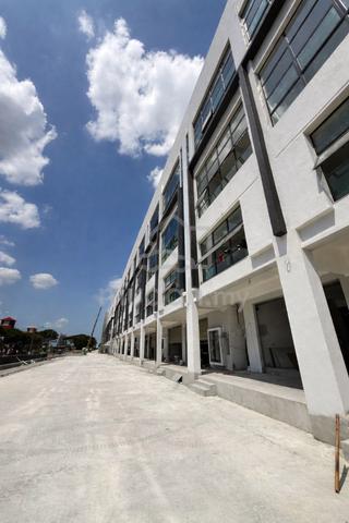 Shop Lot 3 storey with lift at Bukit Tinggi Klang 1