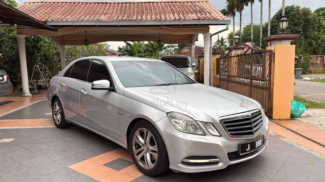 2011 Mercedes Benz E200 CGI BlueEFCY - 1
