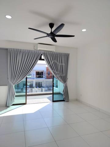 Iskandar Puteri Jalan Tasik Aspira 5 Bed Partial Furnished Tuas G & G 1