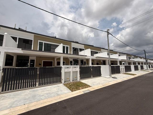 Pasir gudang layangkasa double storey terrace brand new bare unit🏡 1